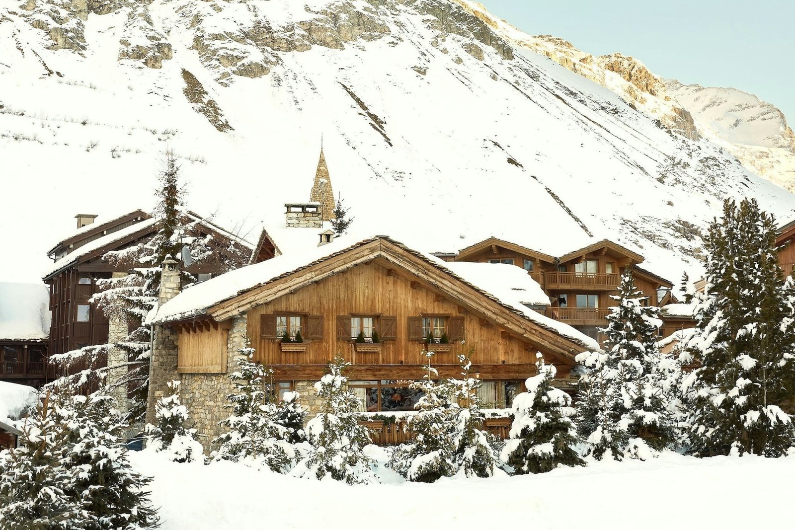 Chalet Schuss：250㎡、4 卧各带独立卫浴、私厨加管家、室外挪威浴桶