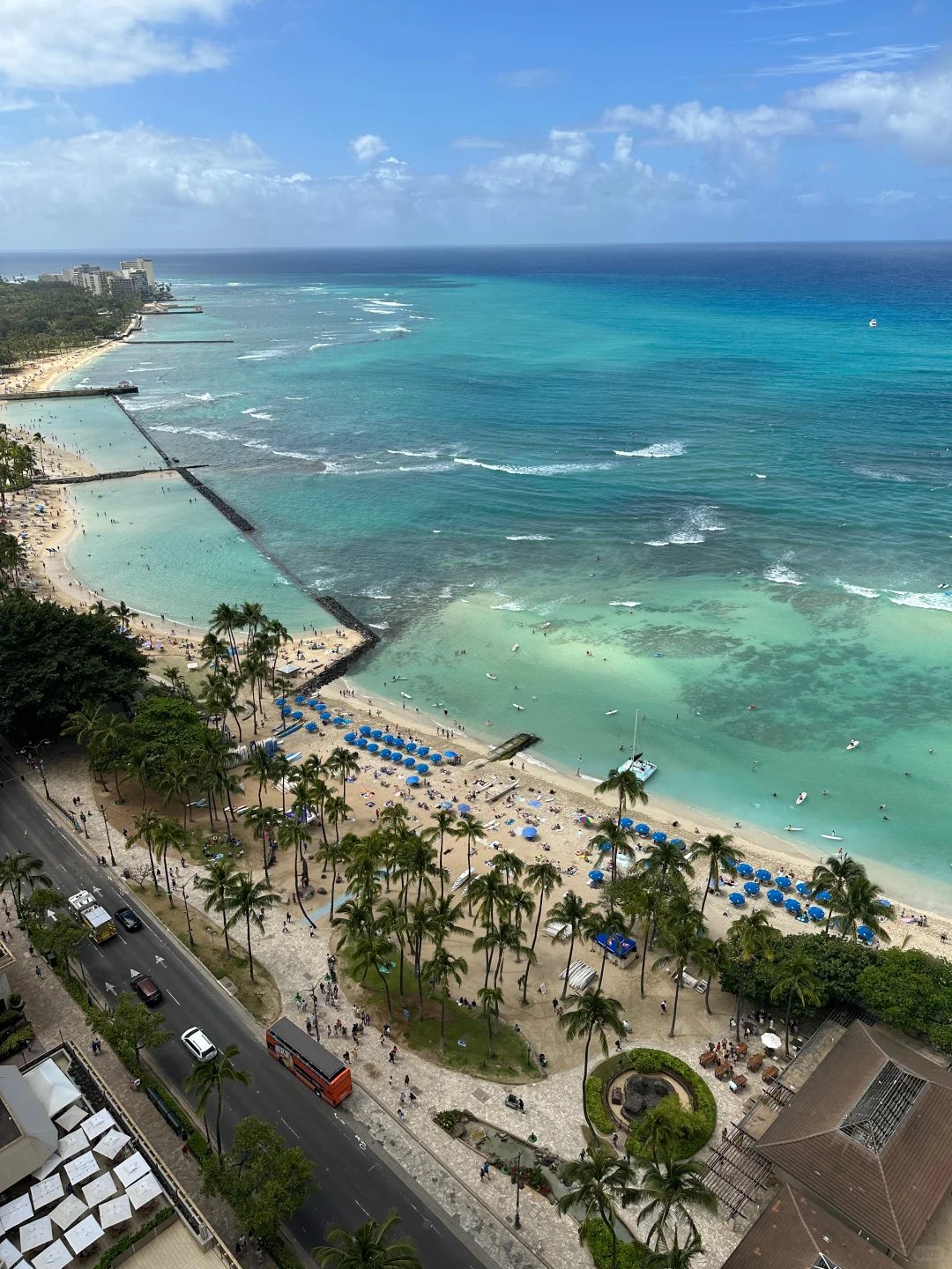 在 Waikiki 醒来推开阳台门的那一刻